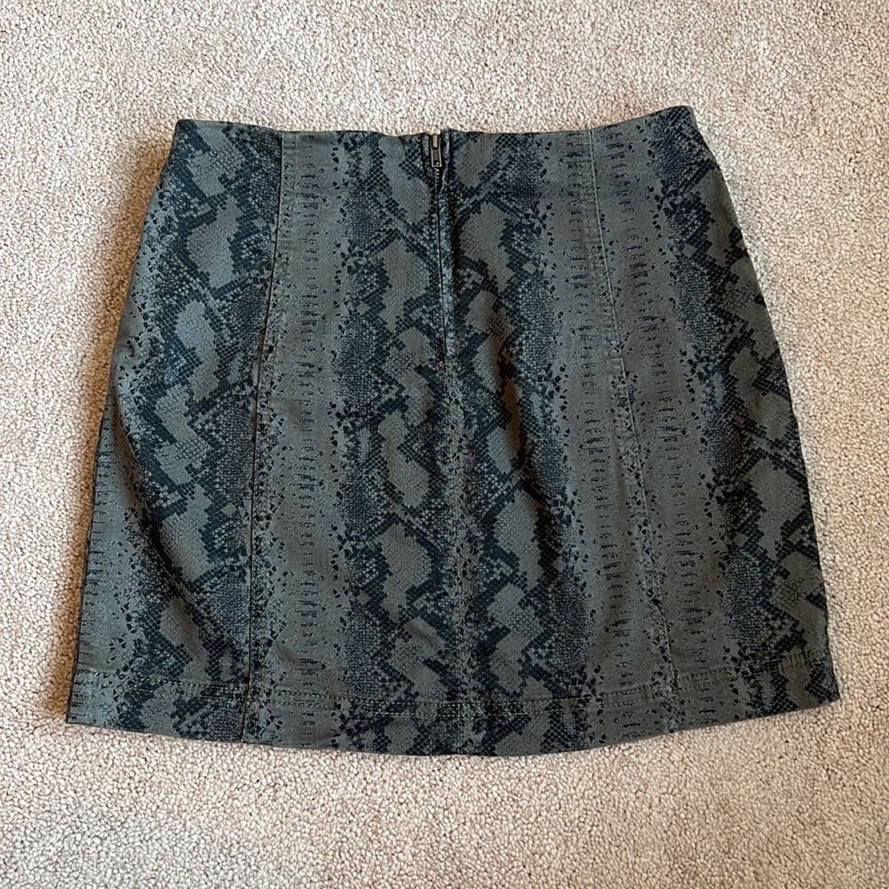 Snake print mini skirt - Picture 3 of 3